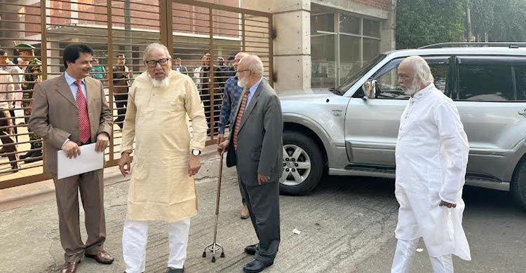 প্রধান উপদেষ্টার সাথে চলছে রাজনৈতিক দলগুলোর সংলাপ